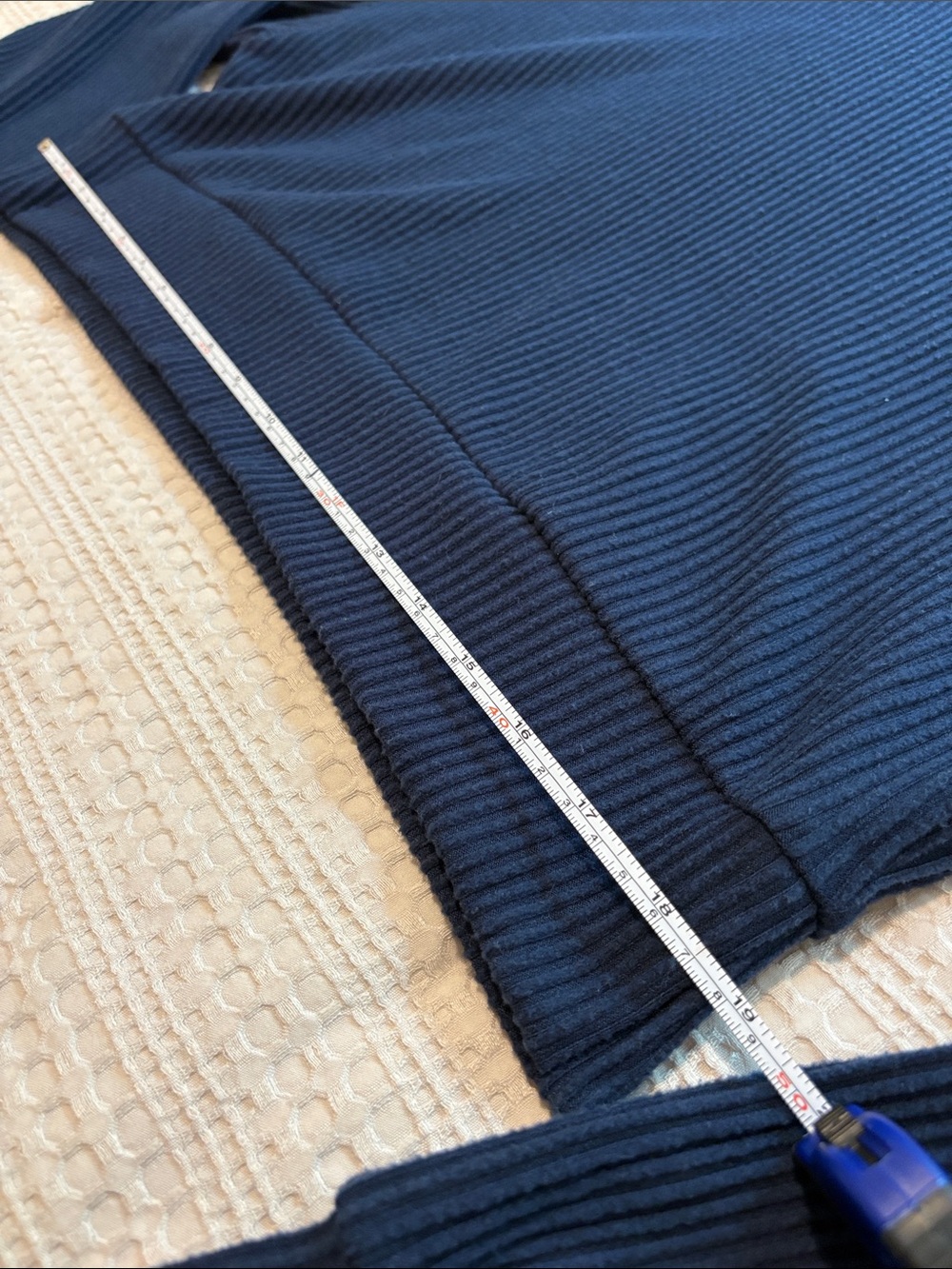 ALO Yoga Muse Women’s Ribbed Cropped Hoodie in Navy Blue - Picture 6 of 7